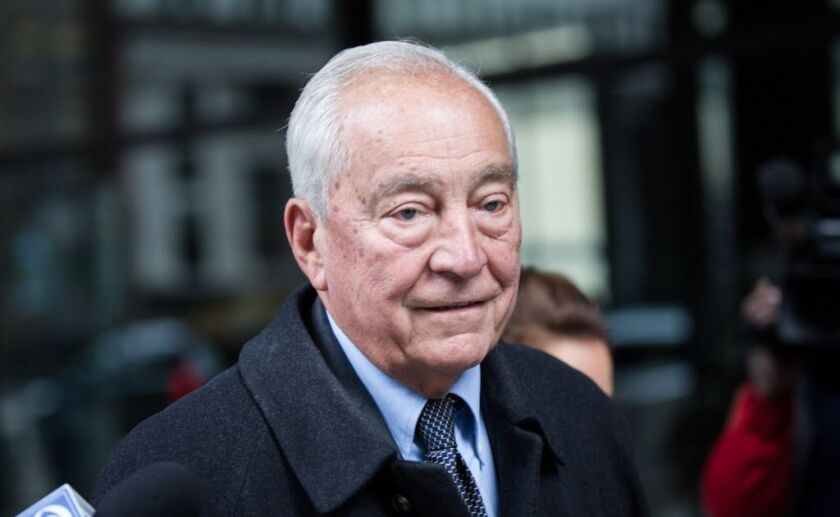 Former Alderman Edward Vrdolyak leaves the Dirksen U.S. Courthouse on Nov. 22, 2016. | Santiago Covarrubias/Sun-Times