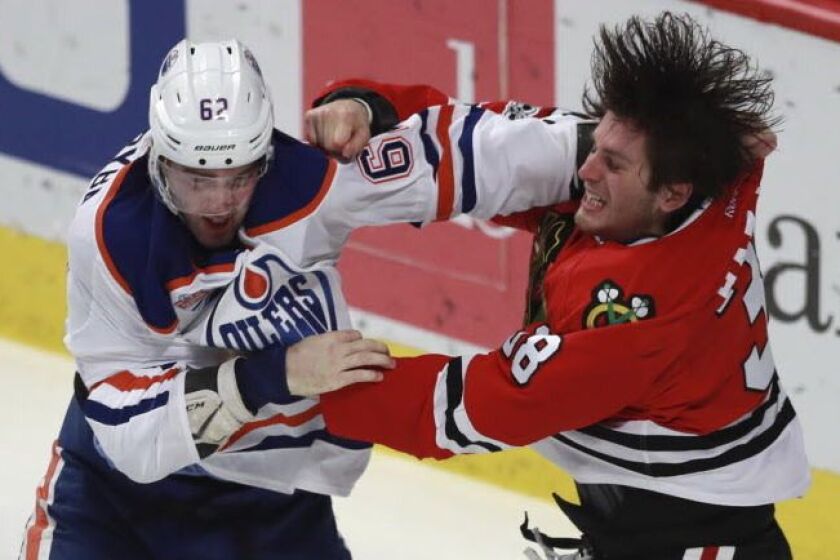oilers_blackhawks_hockey_67162197.jpg
