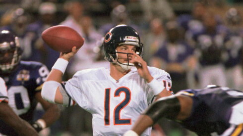 Bears quarterback Erik Kramer looks for a receiver during the Bears' 14-6 victory over the Minnesota Vikings on Monday night, Oct. 30, 1995, in Minneapolis. Kramer had two touchdown passes and completed 18 of 25 for 231 yards.