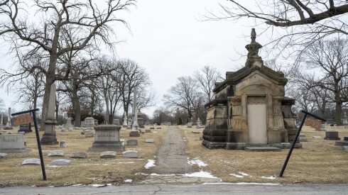 Rows of grave markers at Oak Woods Cemetery