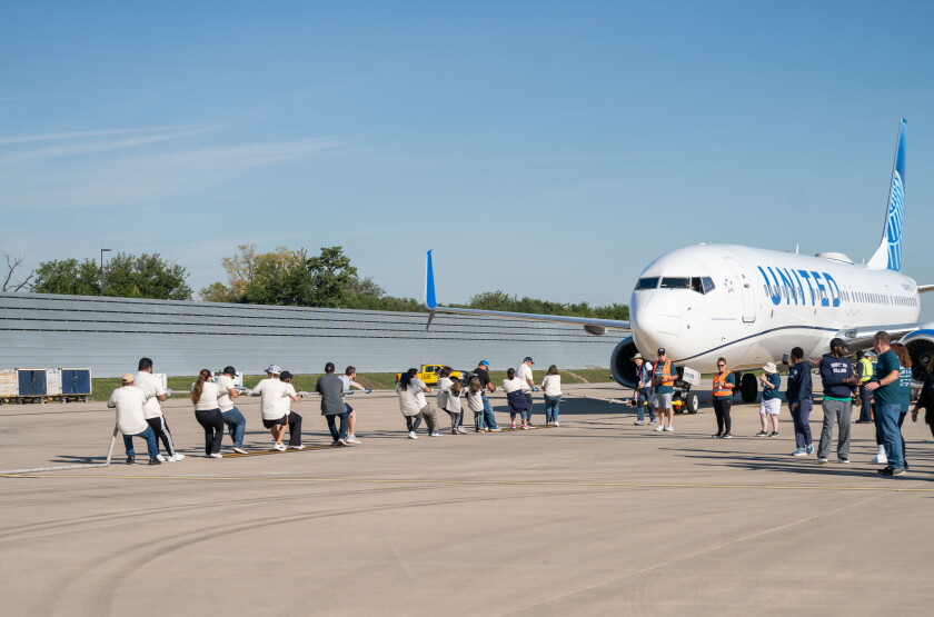 PLANEPULL_260927-11.jpg
