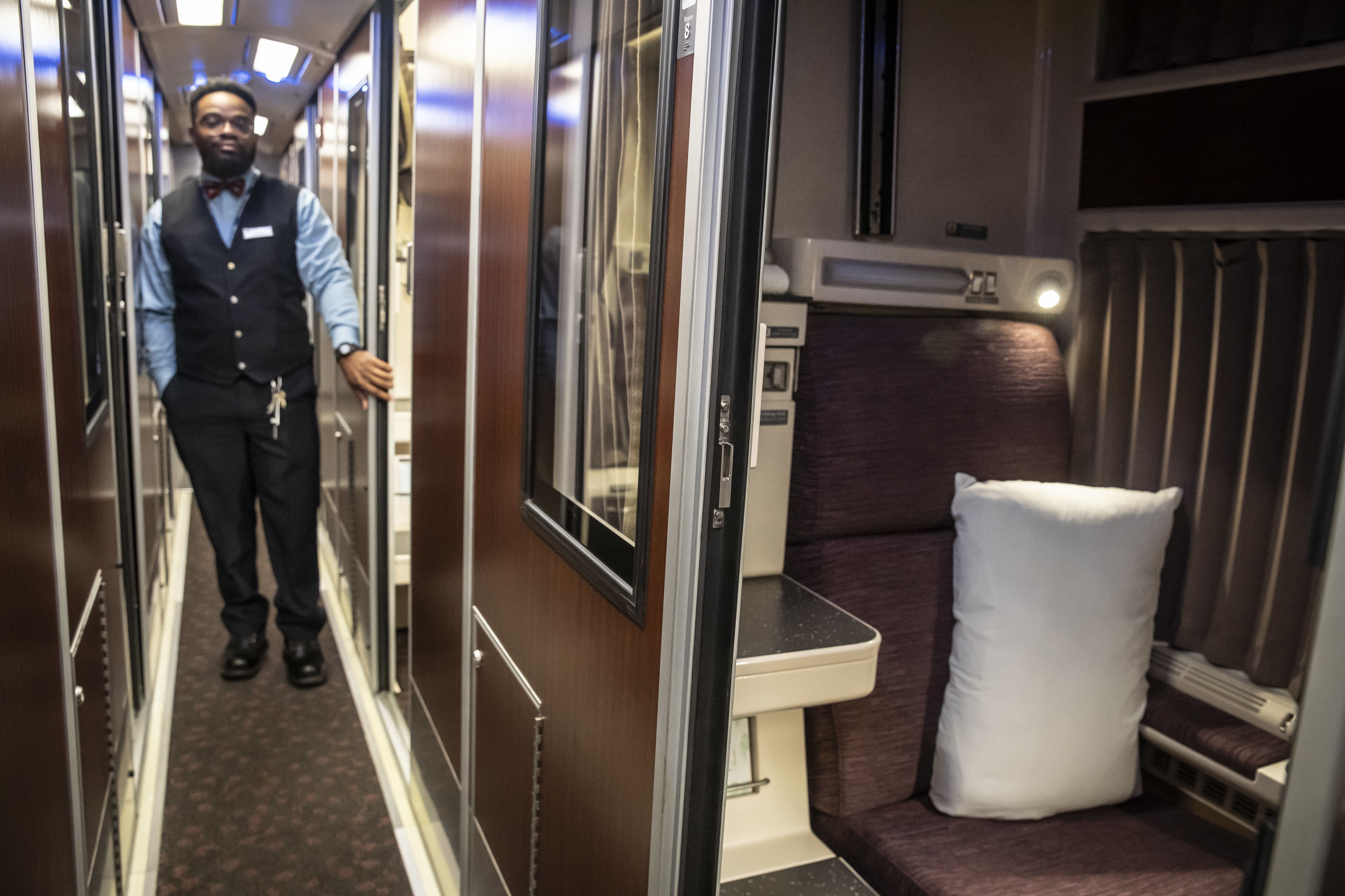 Amtrak rolls out more comfortable cars for trips out of Chicago - Chicago Sun-Times Amtrak rolls out more comfortable cars for trips out of Chicago - Chicago Sun-Times