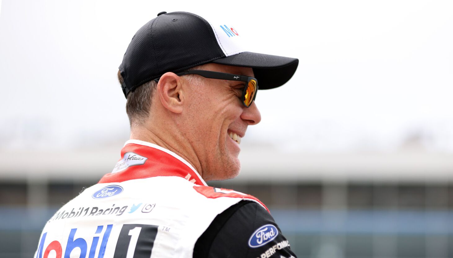 NextImg:NASCAR star Kevin Harvick talks Chicago Street Race with member of local ‘illiterati’