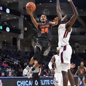 Evanston’s Ryan Bost (24) gets to the basket. Worsom Robinson/For the Sun-Times.