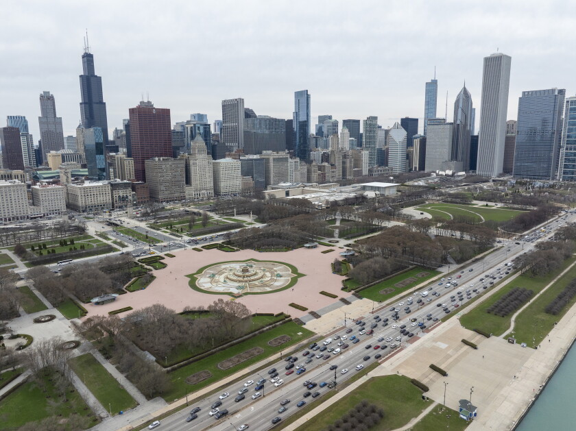 The Chicago skyline with the Buckingham Fountain.