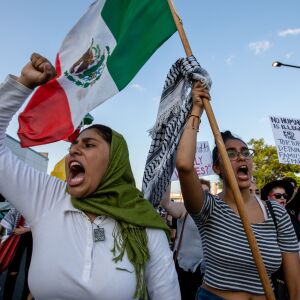 A crowd of a couple hundred march through Pilsen on June 29, 2018, demanding families be reunited and ICE be abolished. I Maria de la Guardia/Sun-Times
