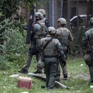 Chicago police SWAT officers respond to reports of looting and rioting near West Madison Street and South Keeler Avenue on the West Side, Monday afternoon, Aug. 10, 2020.