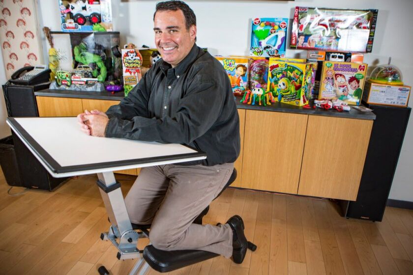 Marc Rosenberg shows how The Edge Desk works. | James Foster / Sun-Times