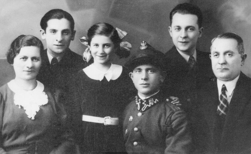 Leon Figa (top left) and his family before World War II: his mother Sima, father Simcha, sister Brucha, brother Avram (in Polish uniform) and another brother, Shmuel. | Family photo