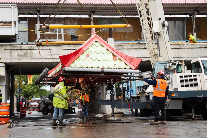 Crews remove the roof of the Argyle station on West Argyle Street in the Uptown neighborhood, Tuesday, Sept. 19, 2023. | Pat Nabong/Sun-Times
