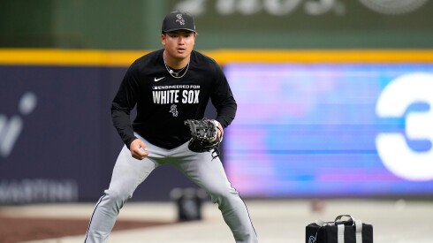 Munetaka Murakami takes ground balls before a game against the Brewers last weekend in Milwaukee.