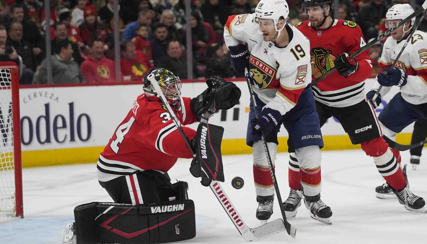 Blackhawks avoid errors, hold on to upset Panthers Blackhawks avoid errors, hold on to upset Panthers