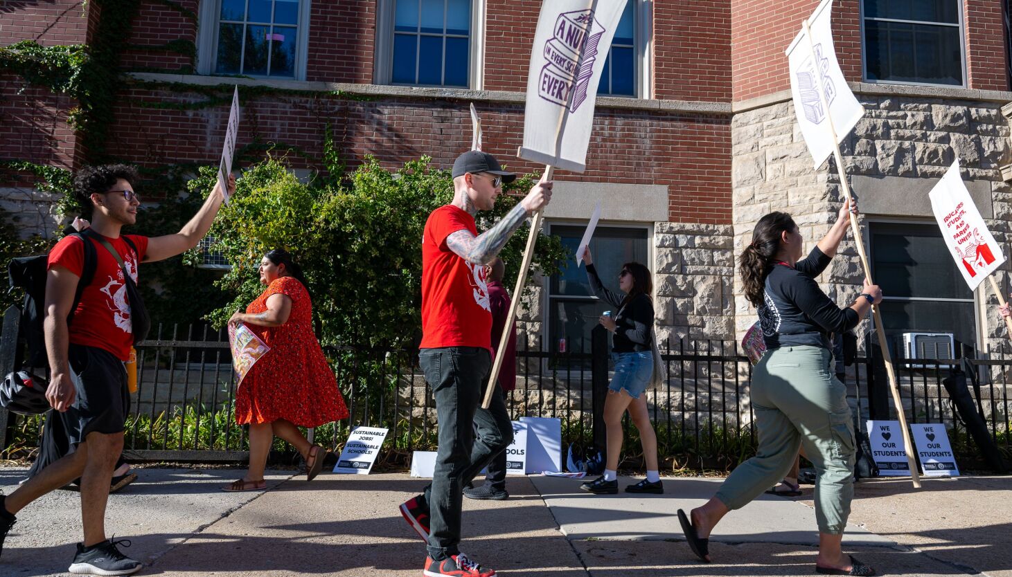 NextImg:Teachers call off strike at Chicago art-focused school as agreement nears