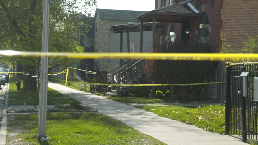 Chicago Police investigate at the scene of a fatal shooting Monday, May 7, 2018 in the 3200 block of West Walnut. | Jamie Leventhal/Sun-Times