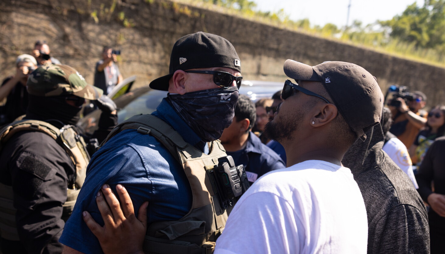 I-55 crash, ICE arrest draw protest in McKinley Park