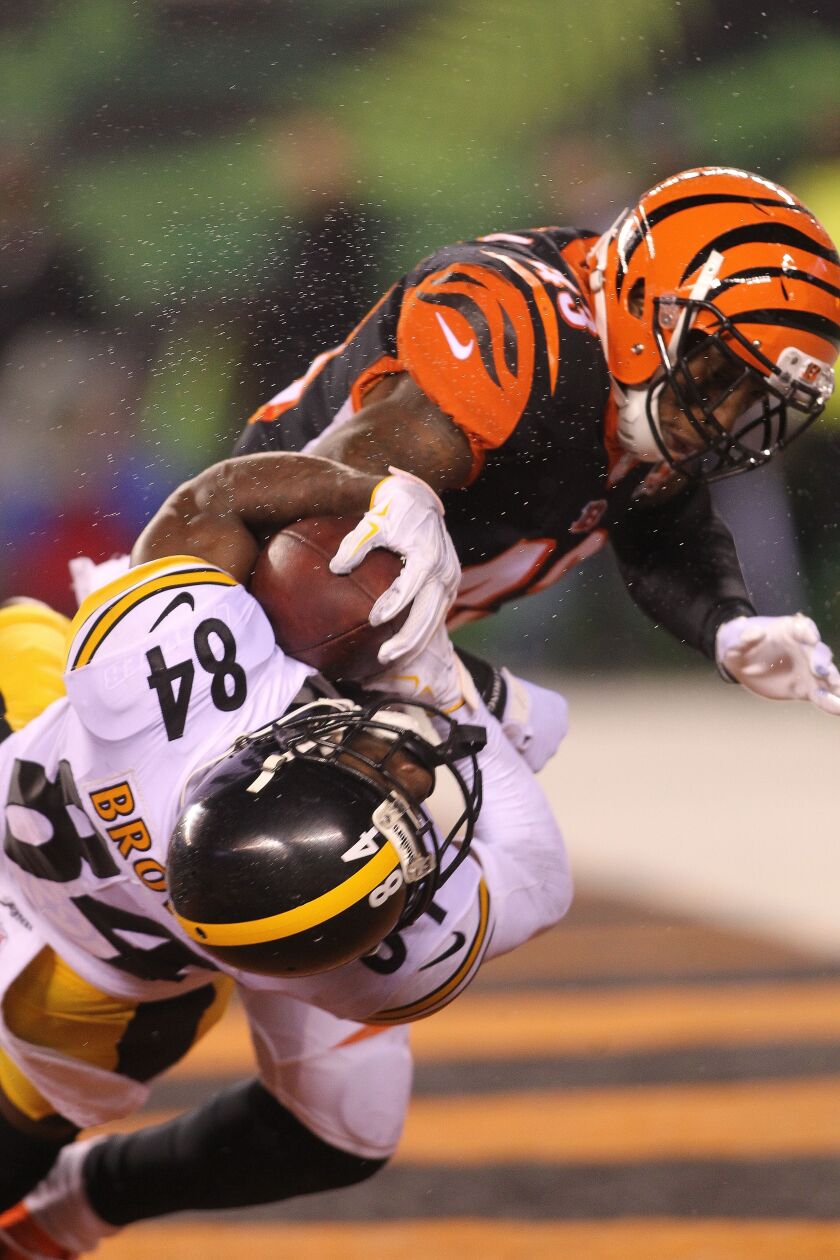 Antonio Brown #84 of the Pittsburgh Steelers catches a touchdown pass as he is hit by George Iloka #43 of the Cincinnati Bengals on Dec. 4, 2017 in Cincinnati, Ohio. |<br>John Grieshop/Getty Images