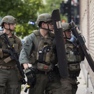 Chicago police SWAT officers respond to reports of looting and rioting near West Madison Street and South Karlov Avenue on the West Side, Monday afternoon, Aug. 10, 2020.