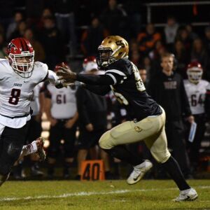 Yorkville’s Josh Beetham (8) escapes a Richards defender. Worsom Robinson/For the Sun-Times.