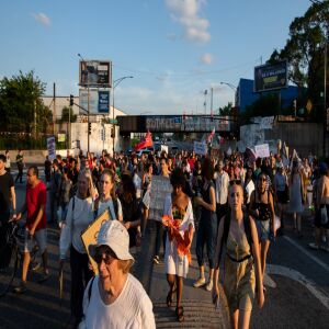A crowd of a couple hundred march through Pilsen on June 29, 2018, demanding families be reunited and ICE be abolished. I Maria de la Guardia/Sun-Times