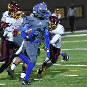 Taft’s Jermaine Johnson (3) runs. Worsom Robinson/For the Sun-Times.