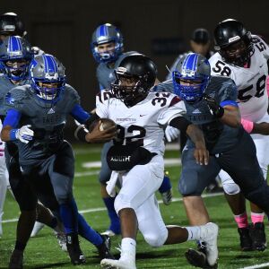 Perspectives’ Elijah Lewis (32) cuts the corner. Worsom Robinson/For the Sun-Times.