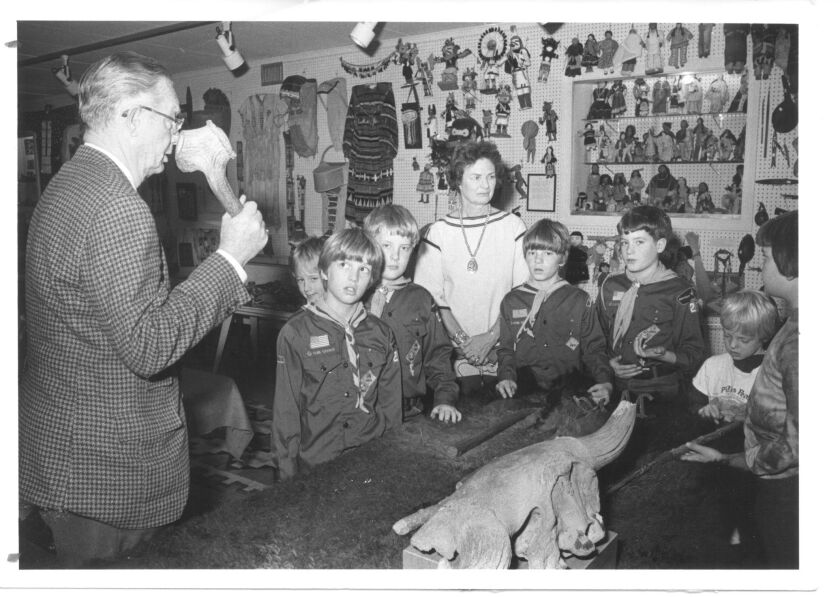 John and Betty Mitchell shared their collection and knowledge of Native-American artifacts with a boy scout troop in the basement of John’s real estate office the “Green Bay Trading Post Museum,” on Green Bay Road in Evanston, c. 1970. | COURTESY OF THE M