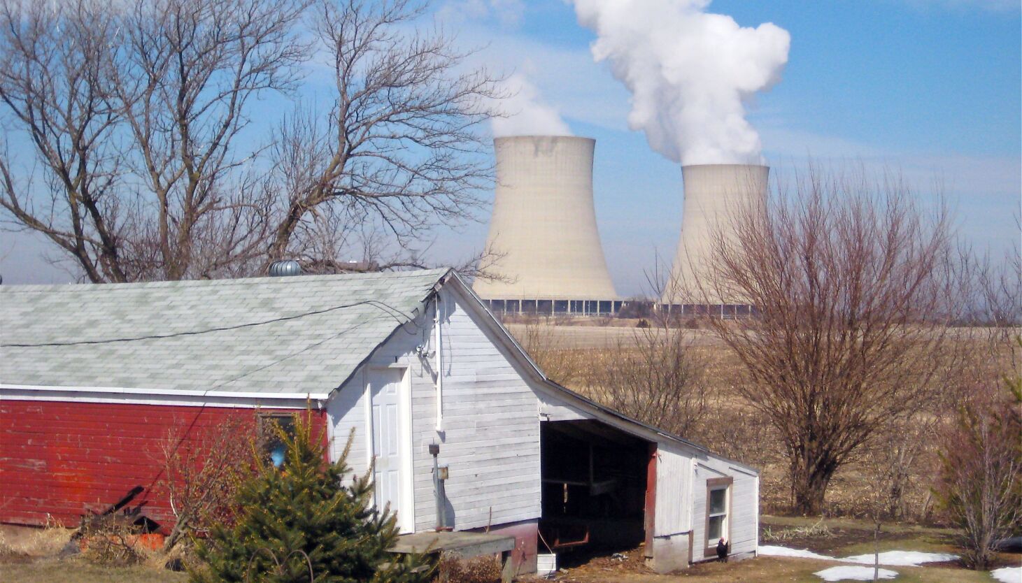 NextImg:Lawmakers, keep moratorium on new nuclear power plants in Illinois