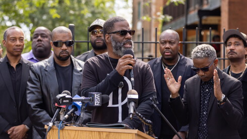 Che “Rhymefest” Smith speaks during a street naming ceremony honoring his late mentor, Dr. Donda West, in South Shore on the South Side, Tuesday, Sept. 22, 2026.