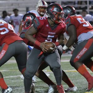 Hubbard’s AJ Harris steps back. Worsom Robinson/For the Sun-Times.