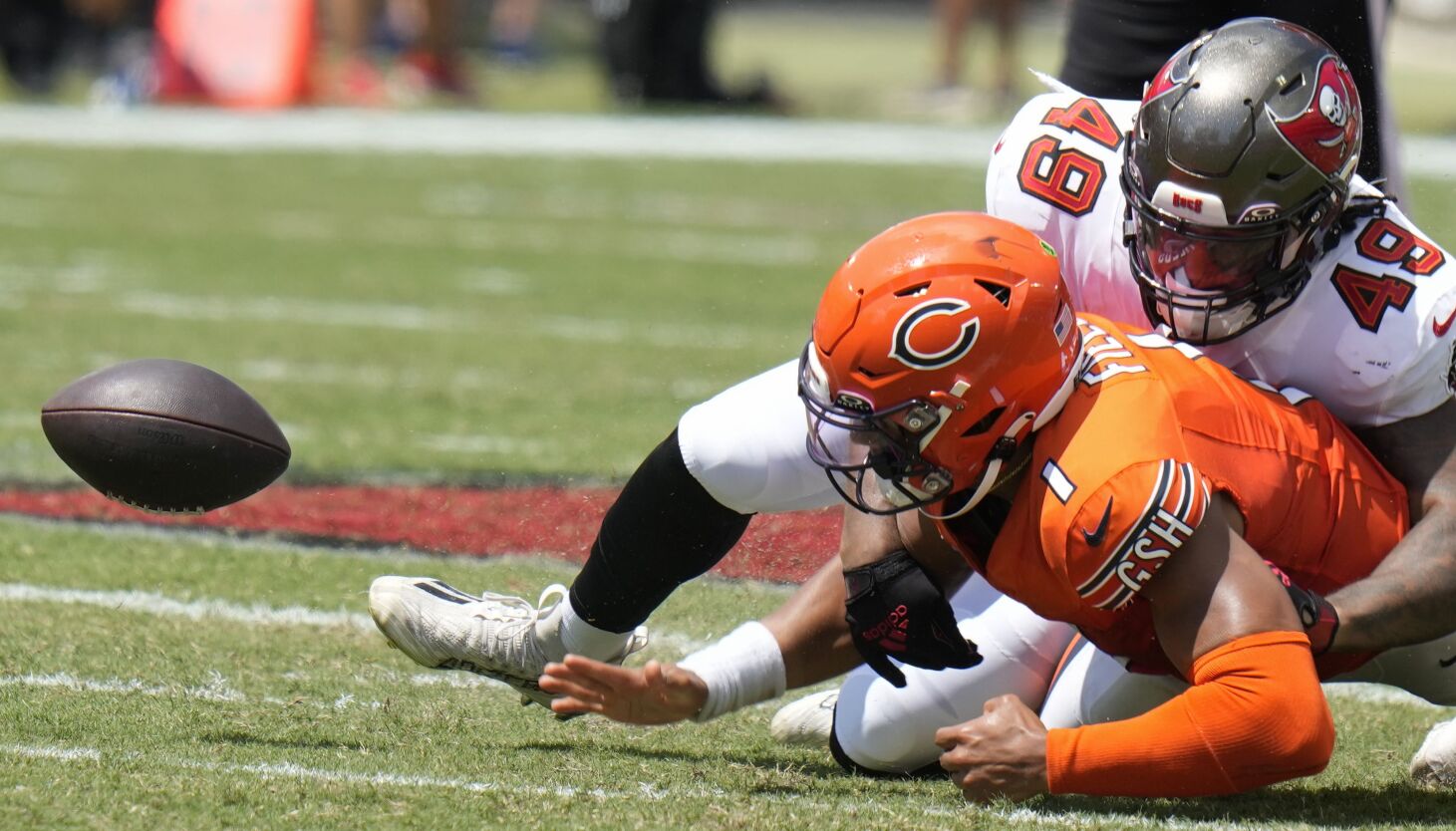 NextImg:Regardless of Bears’ flaws, turnovers land on QB Justin Fields’ shoulders