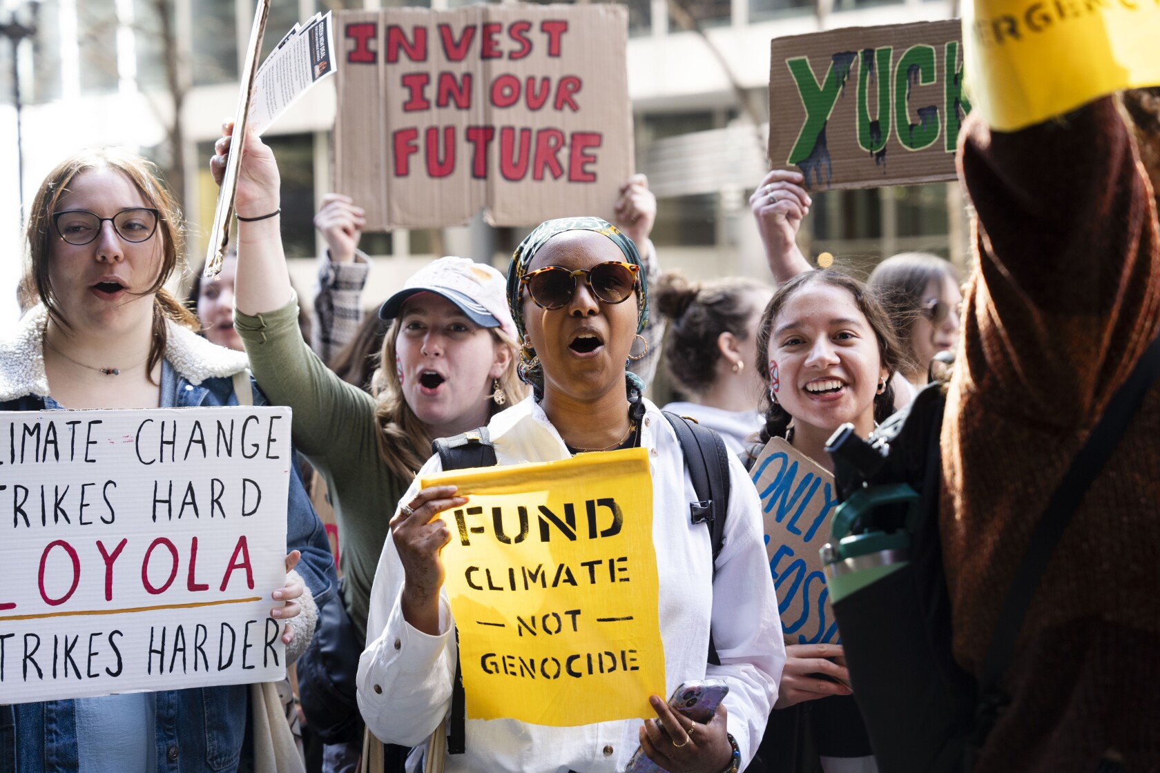 Hundreds protest in Global Climate Strike, demand that U.S. declare a ...