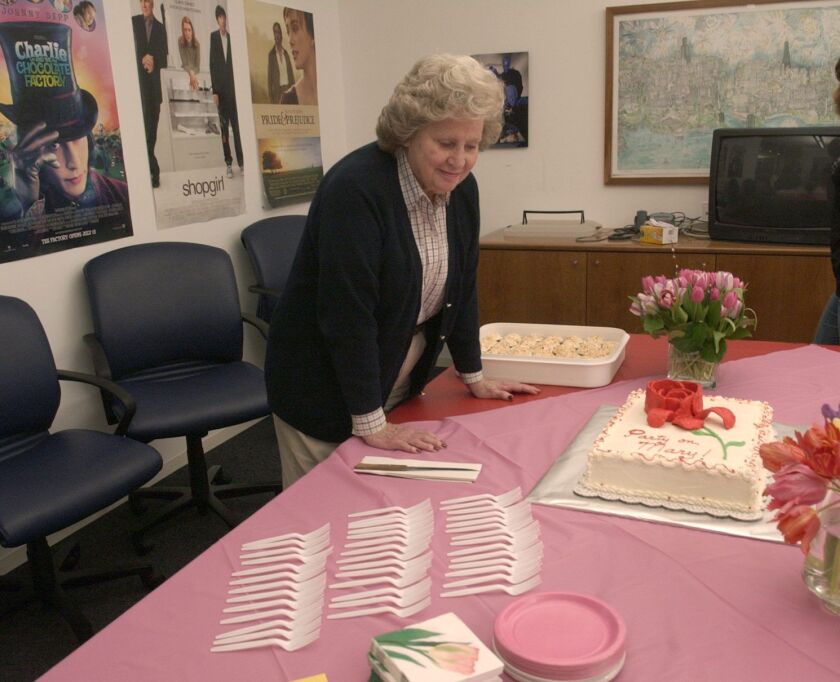 Mary Frey checks out the cake before her going-away party at the Chicago Sun-Times in May 2006. | Sun-Times staff photo