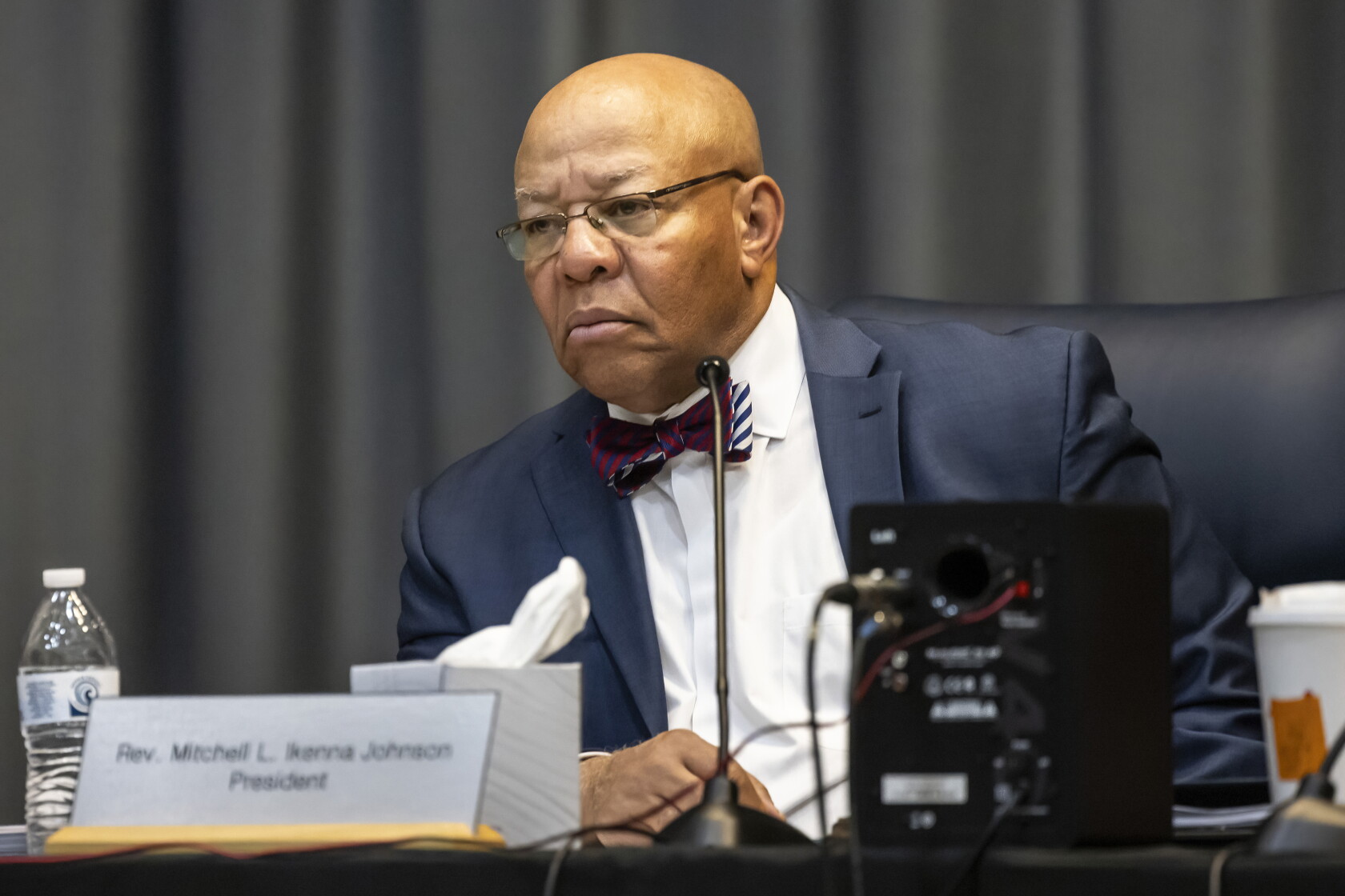 Chicago School Board president apologizes for Facebook posts criticized