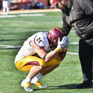 Montini’s Nick Fedanzo (24) drops down after losing. Worsom Robinson/For the Sun-Times.