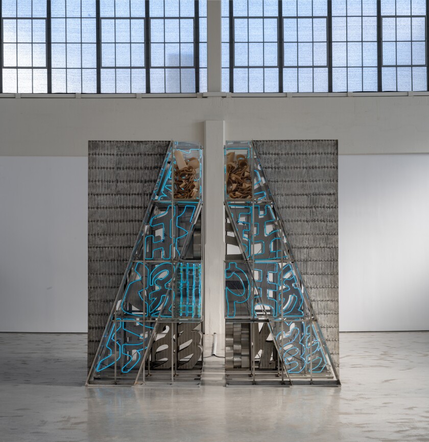 Χρύσα, "Πύλες στην Times Square," 1964 - 66. Μουσείο Τέχνης Buffalo AKG. © Κτήμα Χρύσας, Εθνικό Μουσείο Σύγχρονης Τέχνης Αθήνα. Φωτογραφία: Bill Jacobson Studio, Νέα Υόρκη, ευγενική χορηγία του The Art Foundation