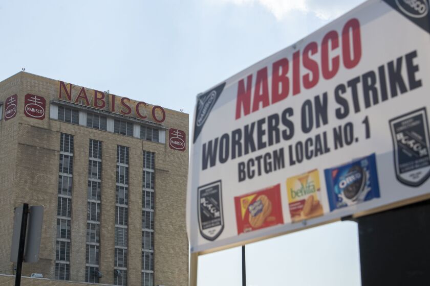 A picket sign hangs outside the Nabisco plant located at 7300 S Kedzie Ave in the Marquette Park neighborhood, Friday, Aug. 27, 2021.