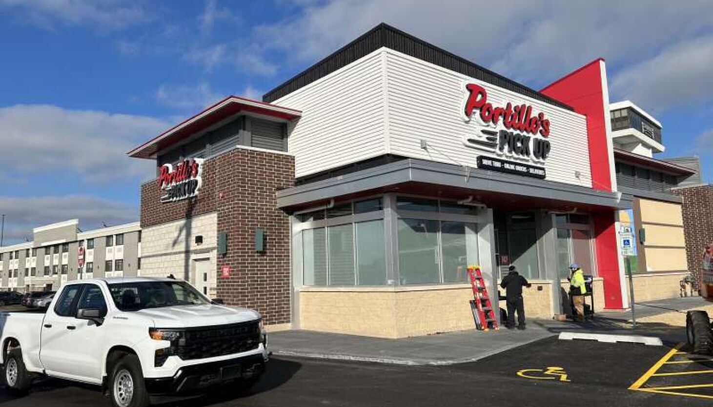NextImg:Six decades after original ‘Dog House,’ to-go Portillo’s opens in Rosemont
