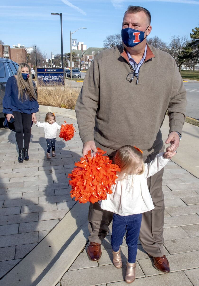 Illionis_Bielema_Football.jpg