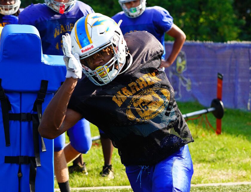 Warren’s Caleb Falls develops his rushing technique at practice in Gurnee.