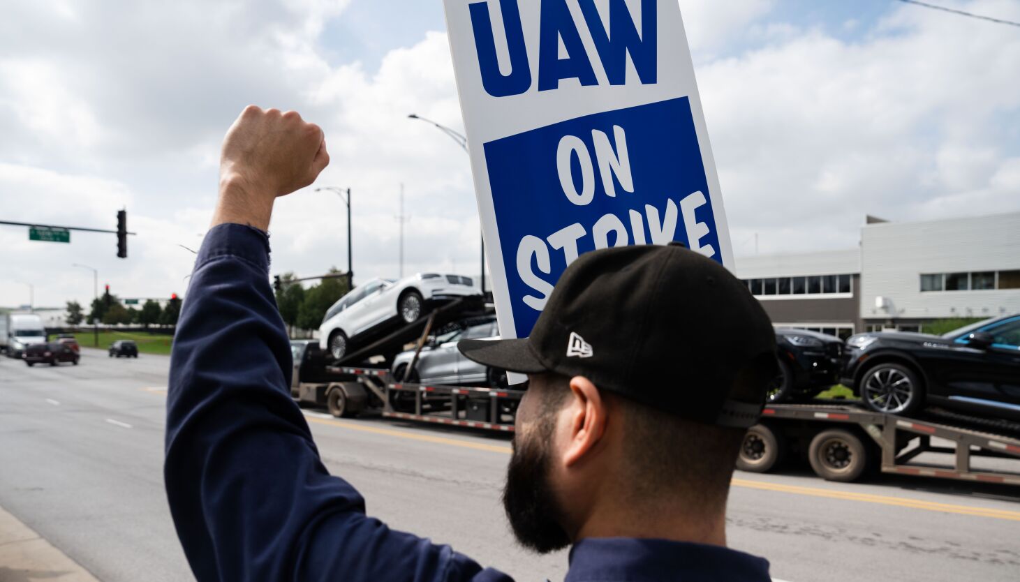 NextImg:Ford lays off hundreds at Chicago Heights plant amid ongoing UAW strike