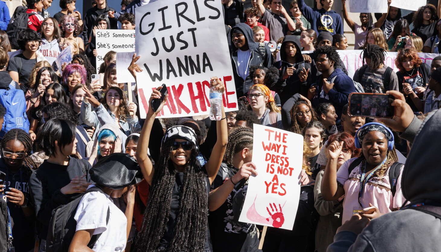 Hundreds of Lincoln Park High School students walk out in solidarity with Jane Doe in Cornell rape case