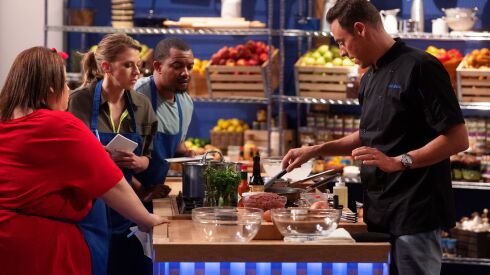 Mentor Jeff Mauro demonstrates the recipe for his Mini Meatloaf with Rosemary Garlic Potatoes and Green Beans for blue team members Lori Beth Denberg (from left), Jodie Sweetin and Curtis Williams on “Worst Cooks in America Celebrity Edition.”