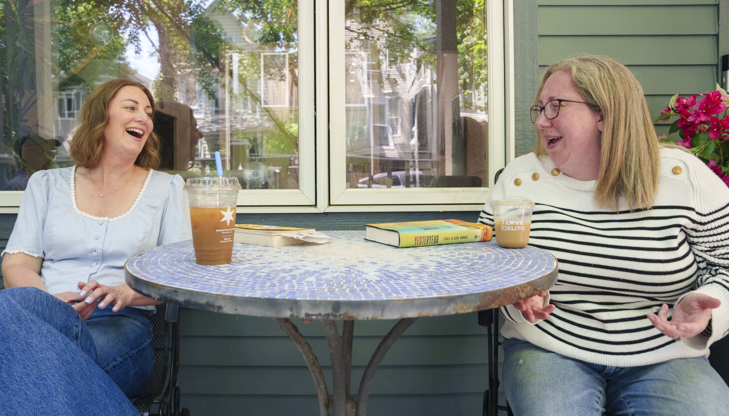 'So wholesome and it's so Chicago' — Lakeview couple comes to aid of porchless neighbor