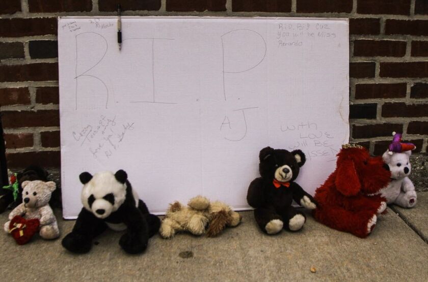 Rest in Peace Memorial for Alfred Mitchell Jr. at 37th Place and South Michigan Avenue. | Leslie Adkins/For the Sun-Times