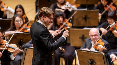 Mäkelä Conducts Sibelius & Shostakovich