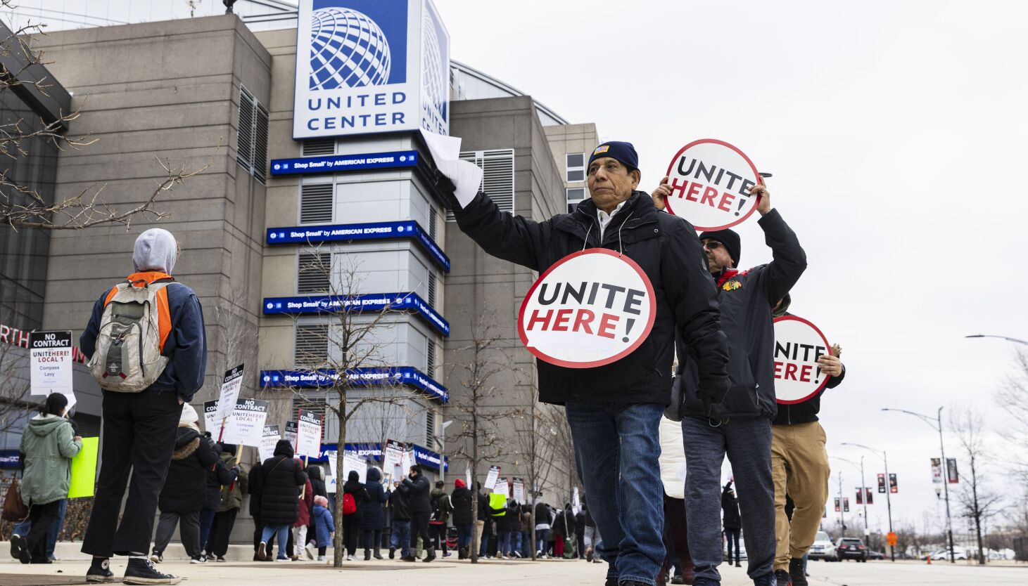 NextImg:United Center’s concessions workers reach tentative deal