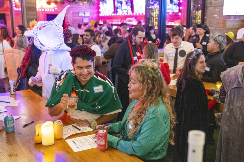 Singles meetups in real life help Chicagoans escape dating app woes ...