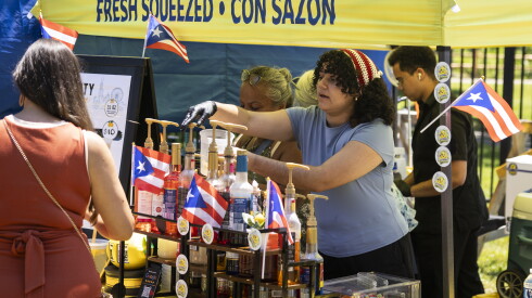 Attendees order from Windy City Limonada