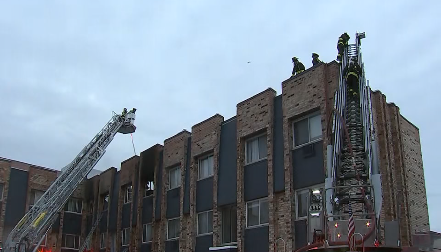 Firefighters knock down blaze at O’Hare apartment complex Firefighters knock down blaze at O’Hare apartment complex