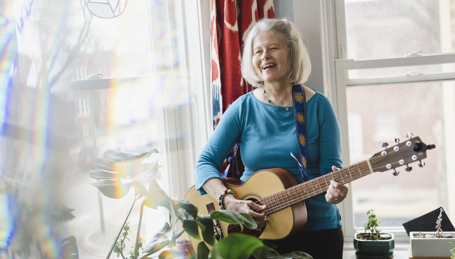 NextImg:Late in life, Chicago songwriter Flo Estes delivers a stunning folk debut